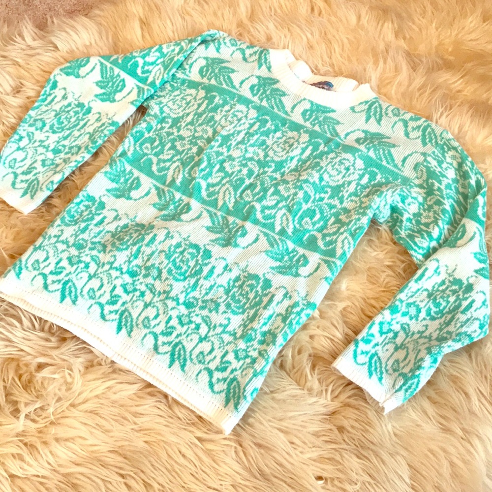 Cute 1980’s Knit Rose Sweater!